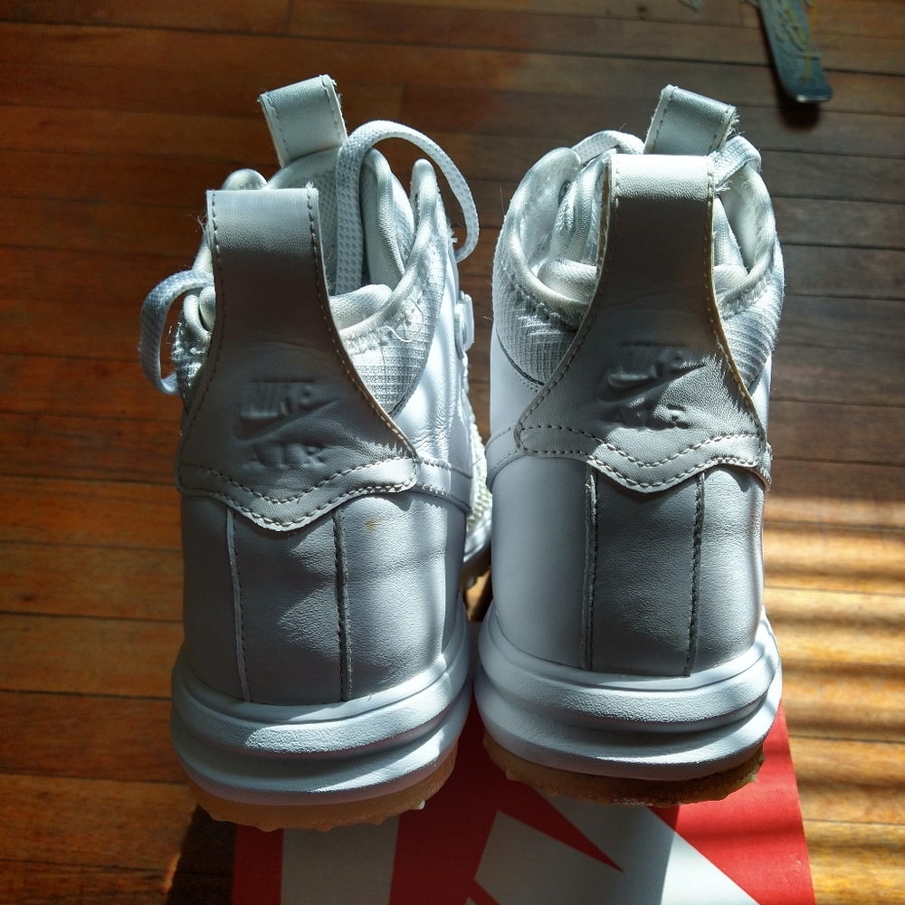 Nike - Picture 3 of 6